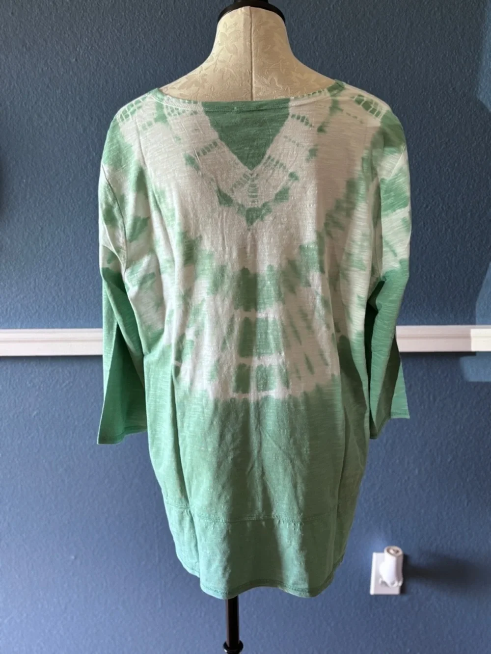 Chico’s Zenergy Tie Dye Tunic Top in Mint Green and White - NWT Size 3 (16/18) - Picture 4 of 10